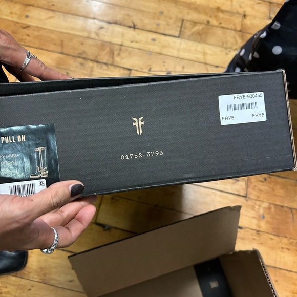 Frye - Picture 3 of 4